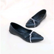 Flatshoes wanita bewarna hitam hiasan vita tali berlapis kristal